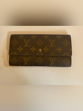 Louis Vuitton  Sarah Monogram Continental Wallet - Dark Brown and Gold Monogram